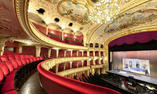 خانه اپرای زوریخ (Zürich Opera House)